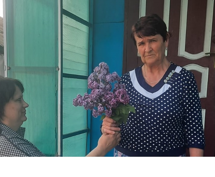Петропавловка. Работники администрации Петропавловского сельского поселения поздравили труженников тыла, ветеранов труда и детей войны с 80-той годовщиной Победы..
