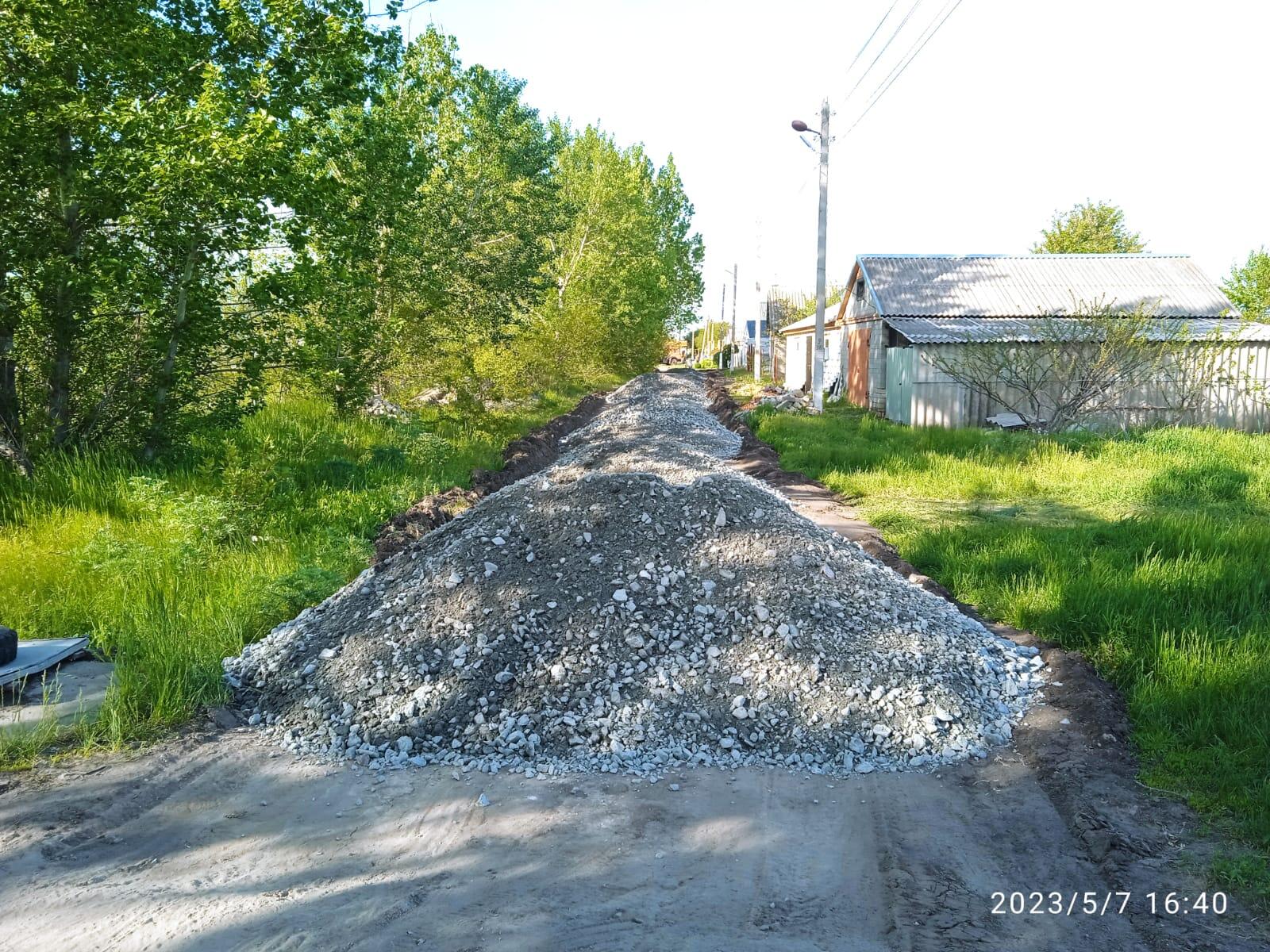 Петропавловка. Отсыпка дорог щебнем.