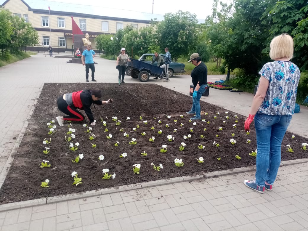 22 мая в парке &quot;Школьный&quot; посадили цветы.