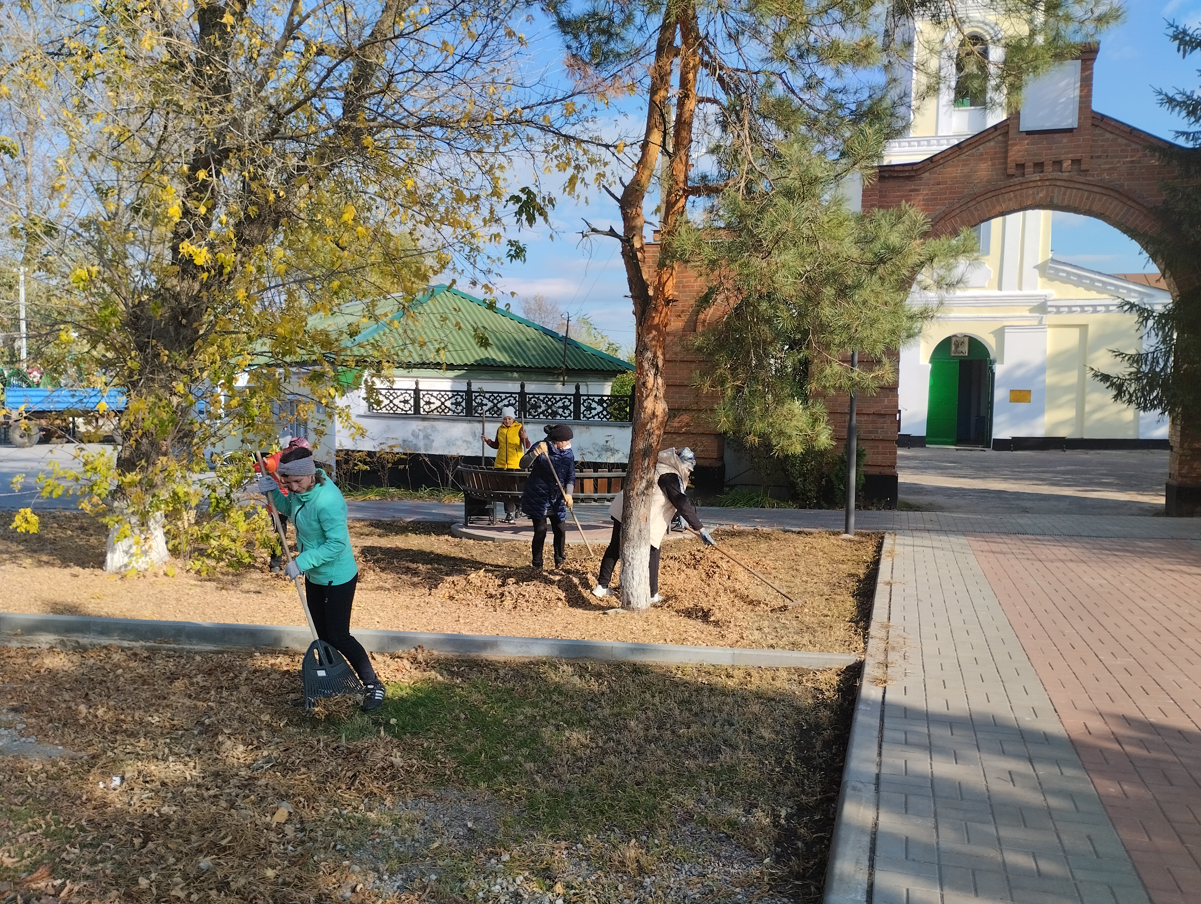 Петропавловка. Приняли участие в общеобластном субботнике.