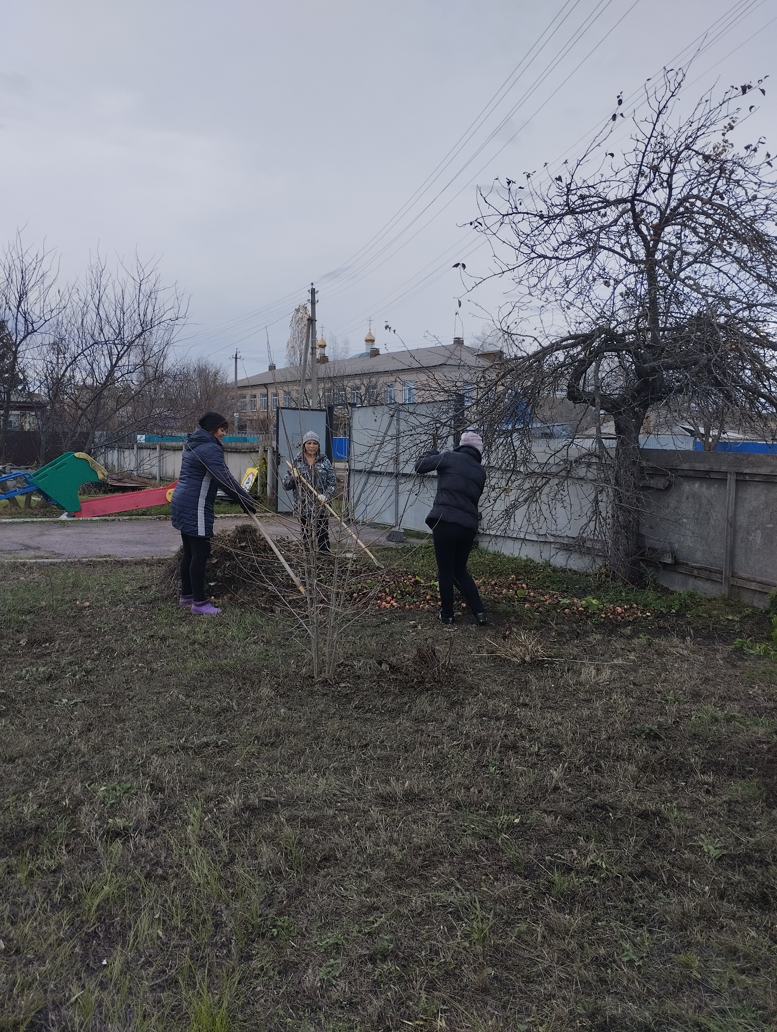 Петропавловка.  08 ноября 2023 года провели субботник на территории Петропавловского сельского поселения.