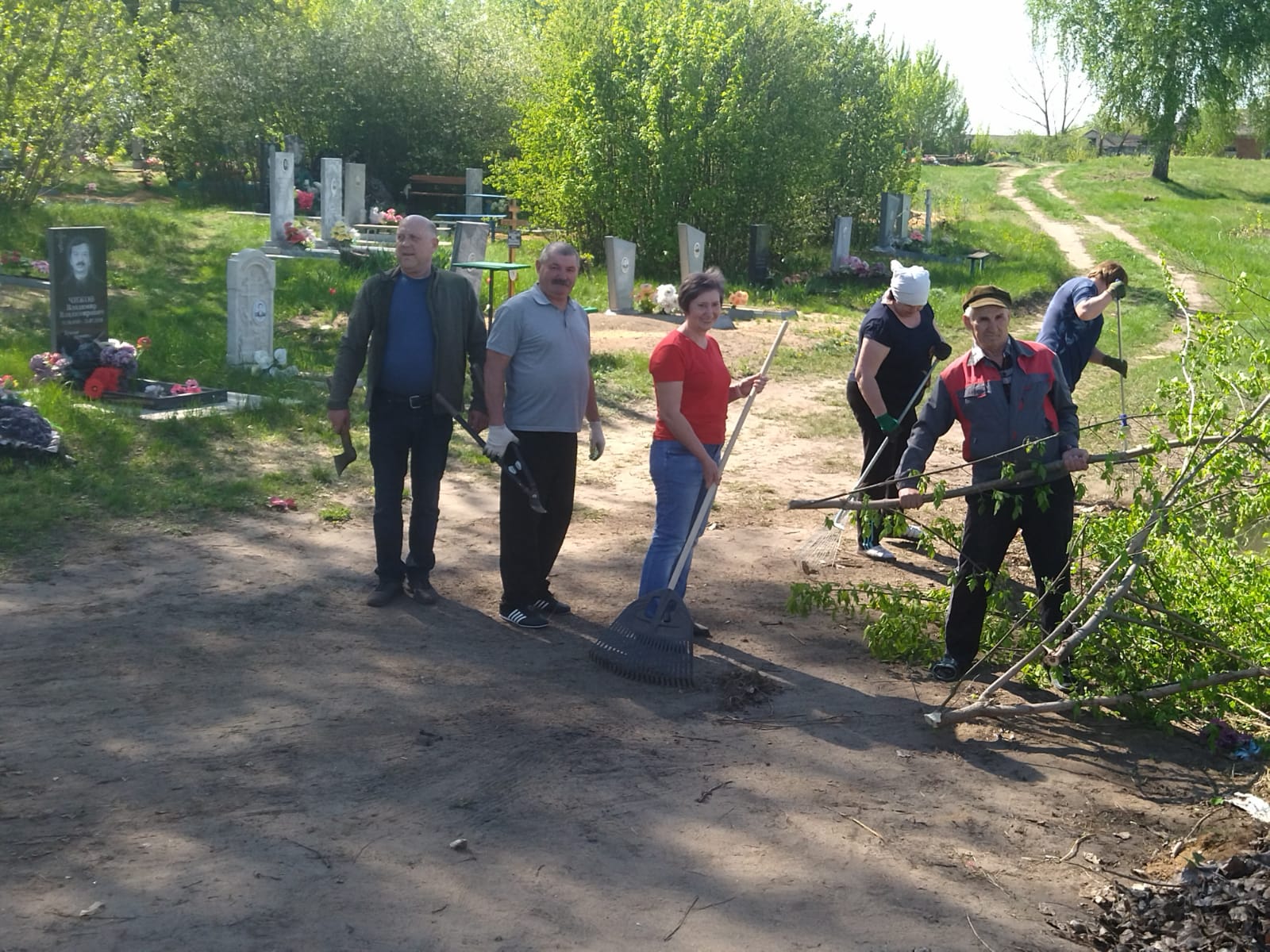 Петропавловка. Приняли участие в областном субботнике..