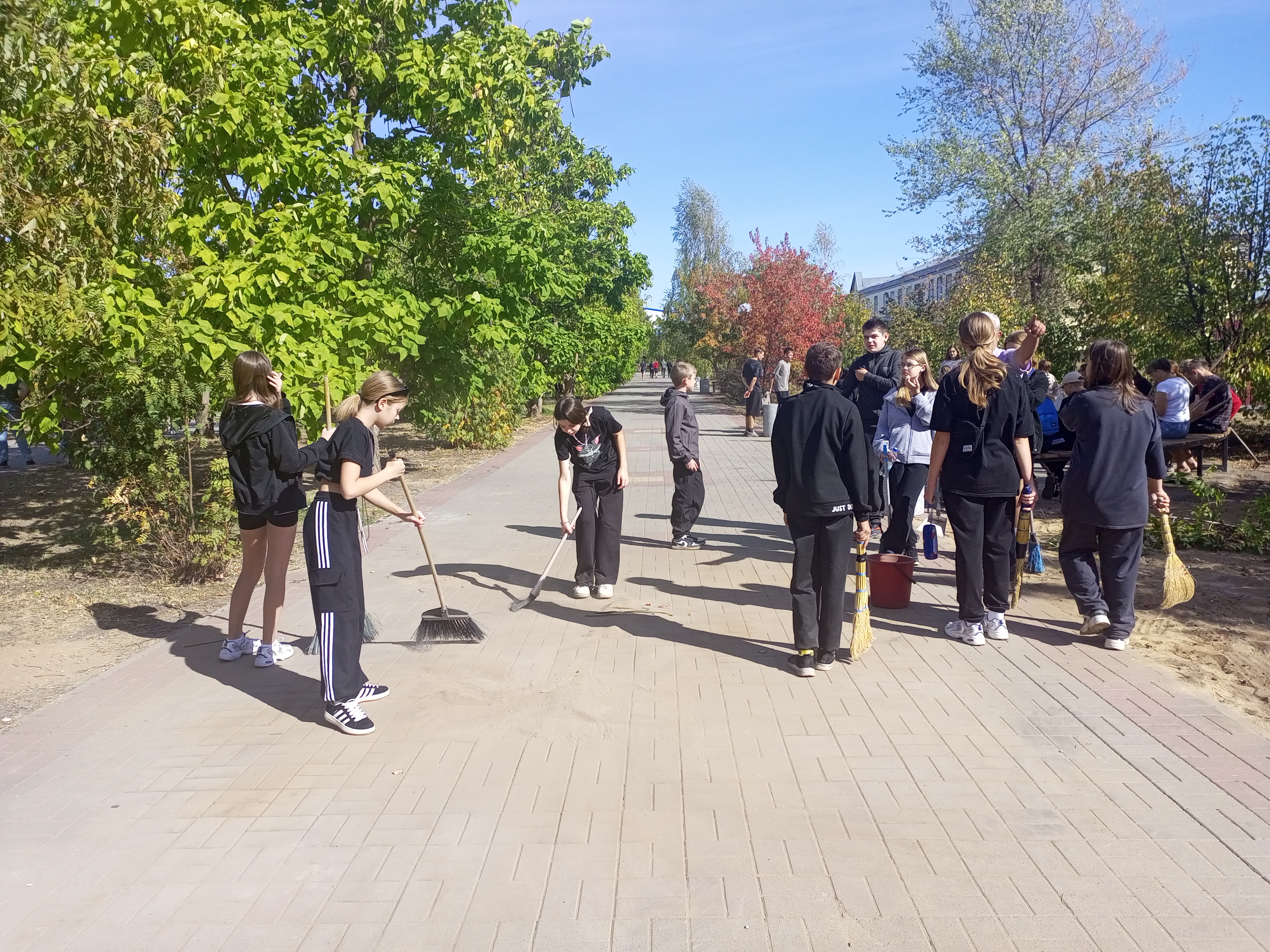 Петропавловка. Навели порядок в школьном парке..