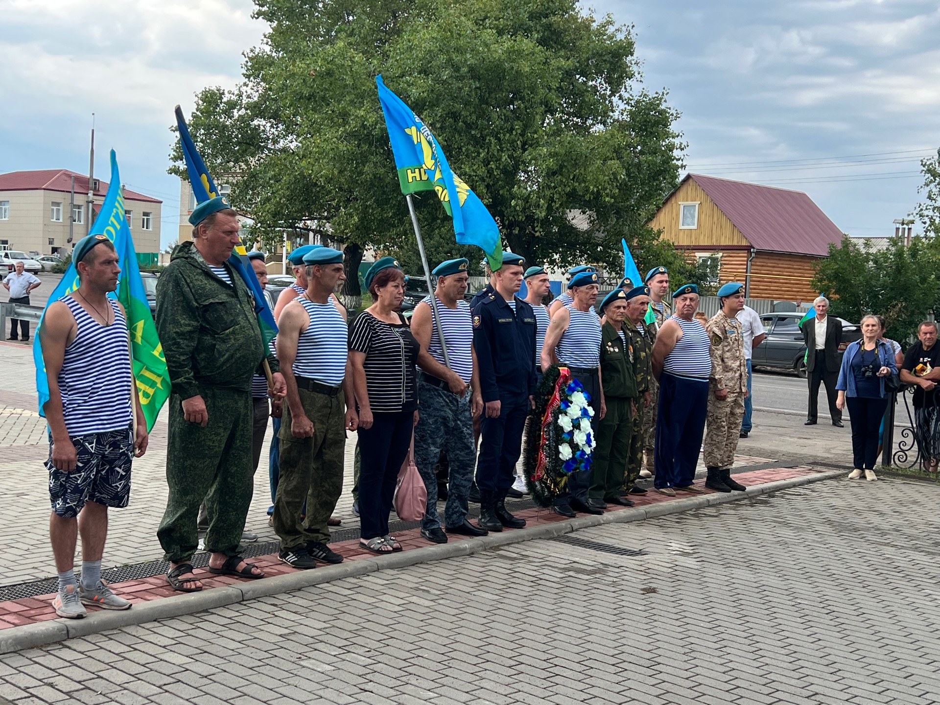 С Днем Воздушно-десантных войск.