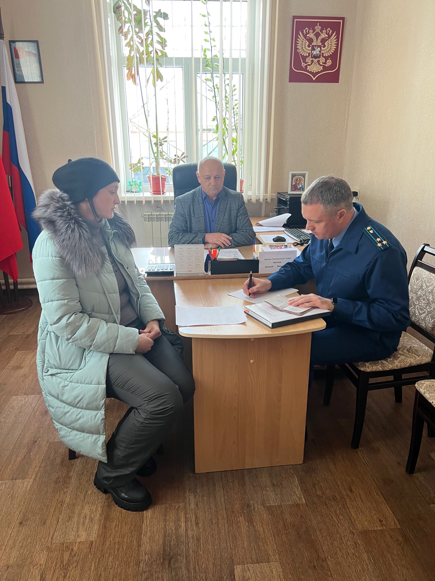 Петропавловка. Прокурор Петропавловского района А.М.Костяев 30 января  провел личный прием граждан.